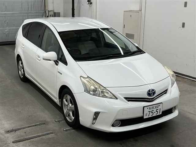 75159 Toyota Prius alpha ZVW41W 2011 г. (MIRIVE Saitama)